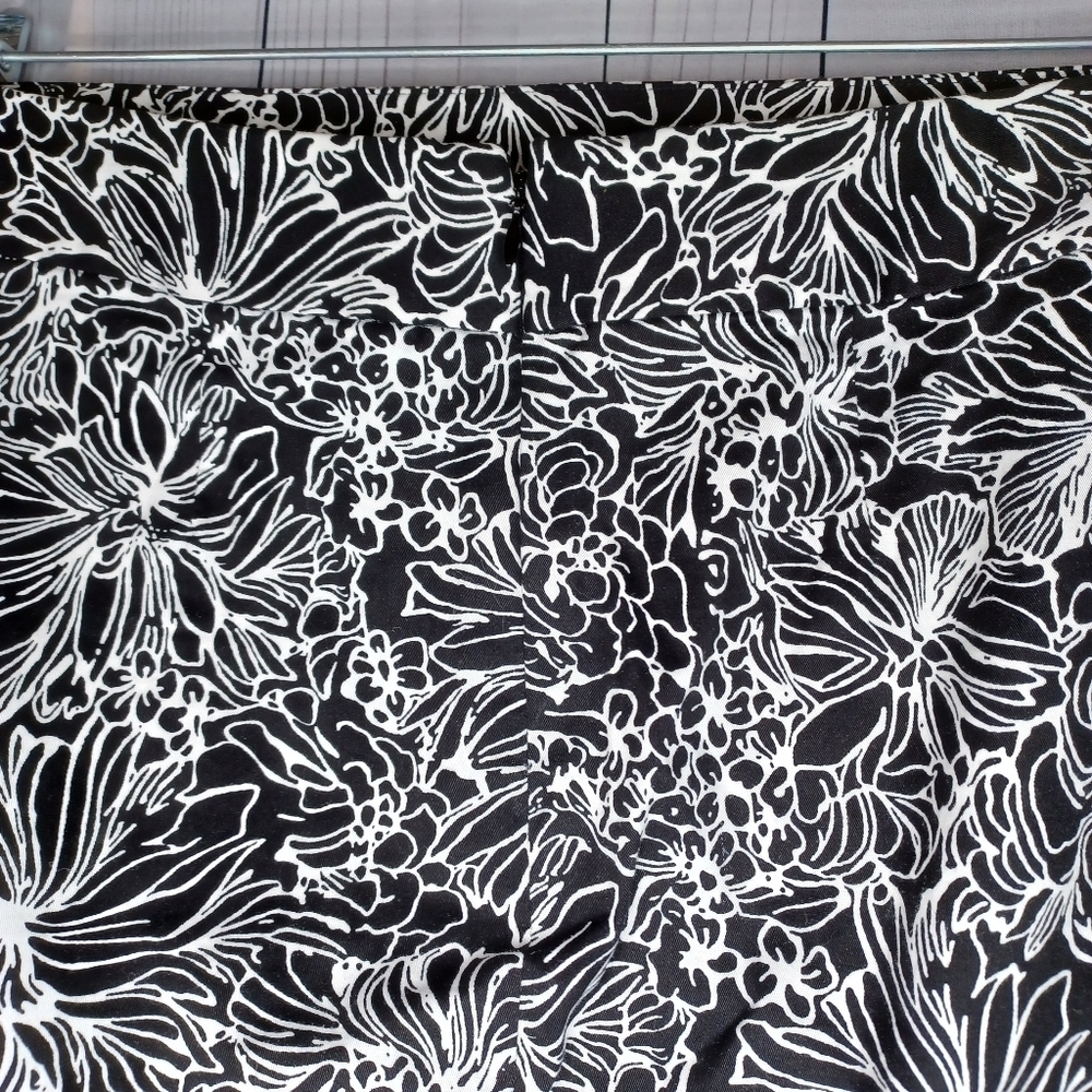 Talbots Floral Black and White Women's Pencil Preppy Skirt - Picture 7 of 12